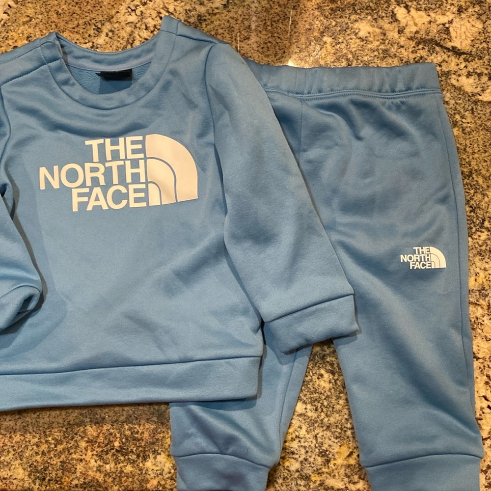 North face joggingf suit